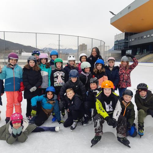 Alle Kinder mit der Trainerin