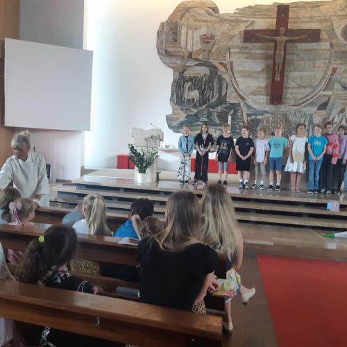 Gottesdienst in der Saggenkirche, gute Wünsche für die Kinder der 4. Klasse