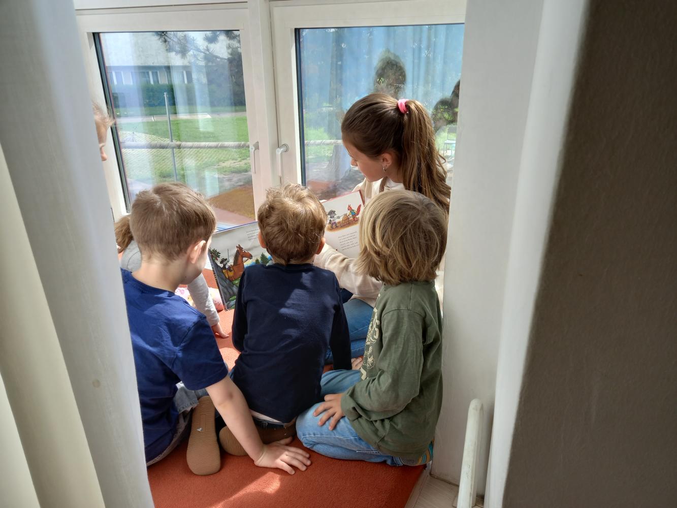 Bilderbücher Vorlesen Im Kindergarten | Private Volksschule Kettenbrücke